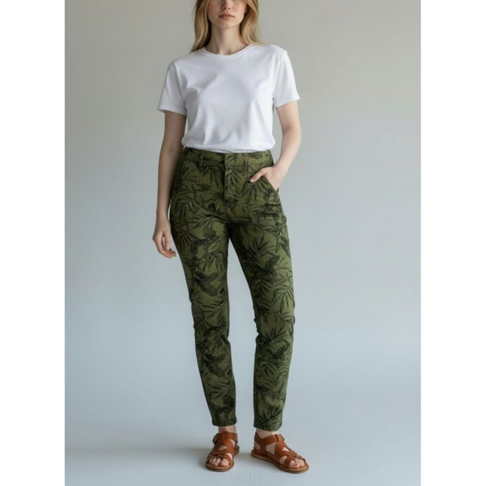 Old Navy Womens Pixie Pants Size 2 Green Tropical Leaf Print Stretch Slim Fit